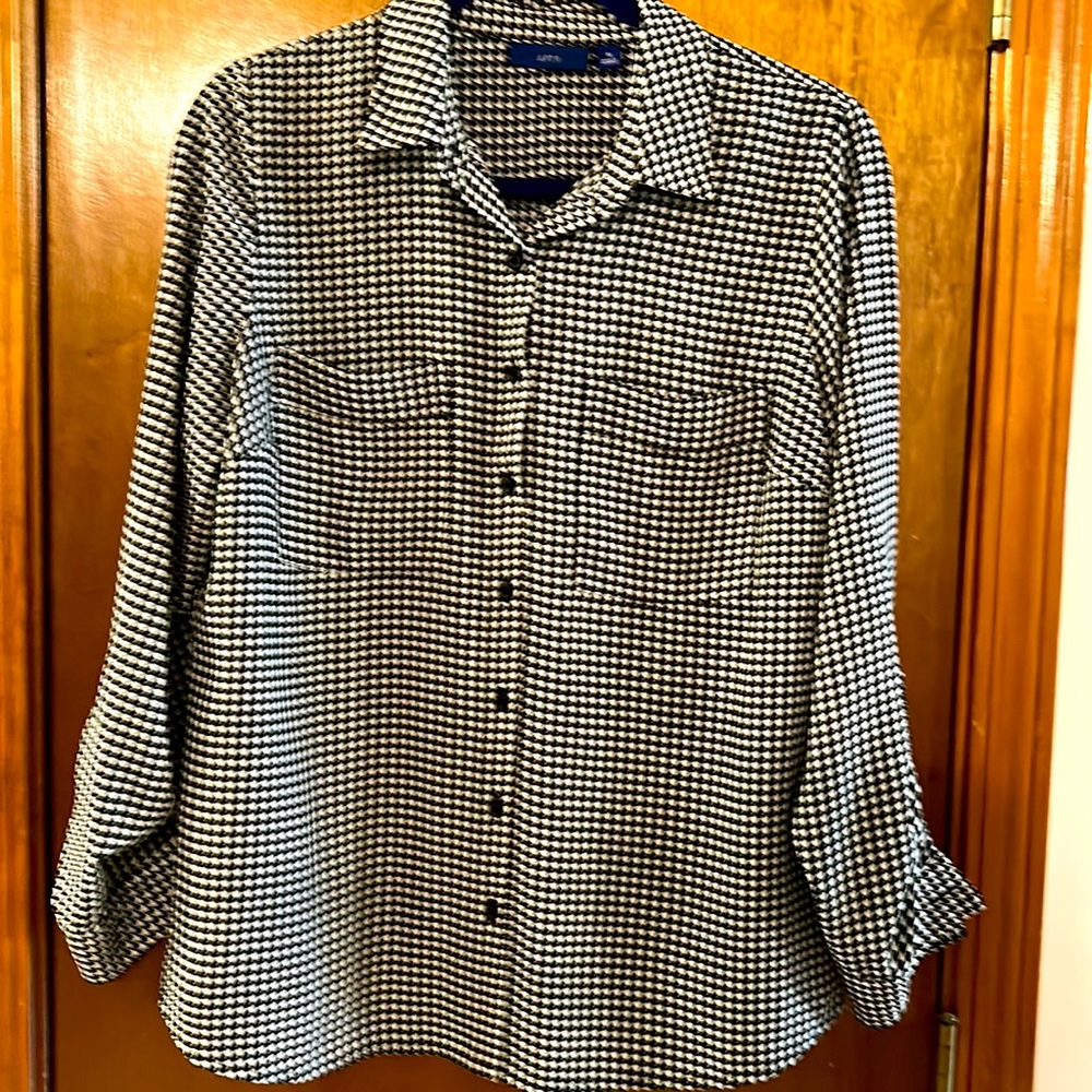 Apt 9 womens black and white houbdstooth top
